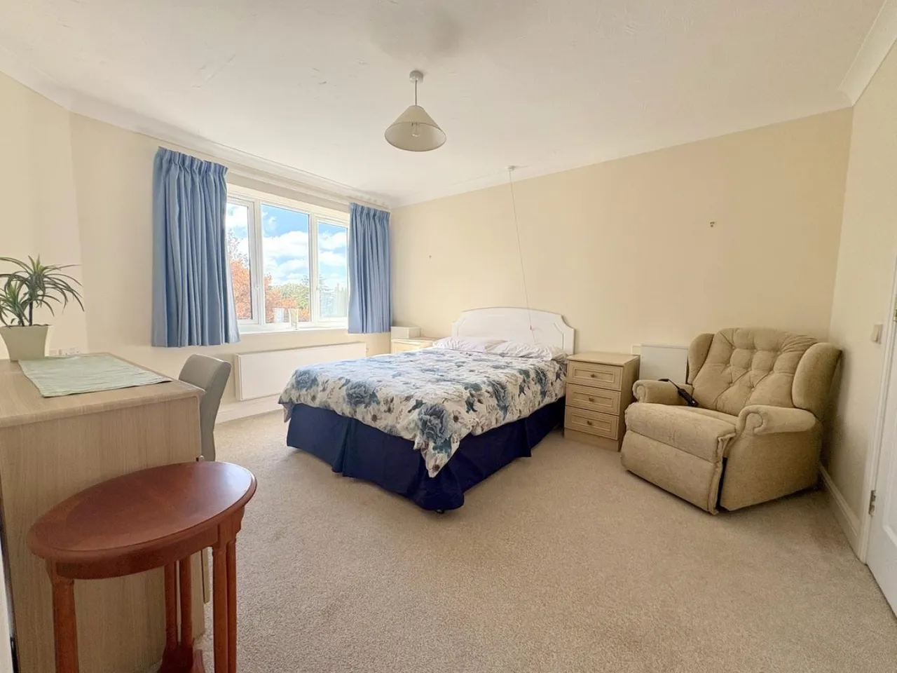 Melton Court, BH13, photo 8
