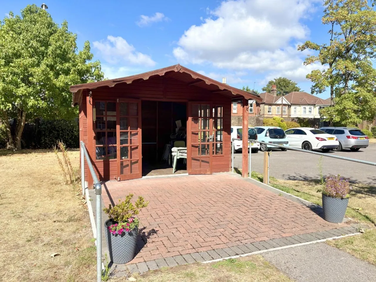 Melton Court, BH13, photo 20