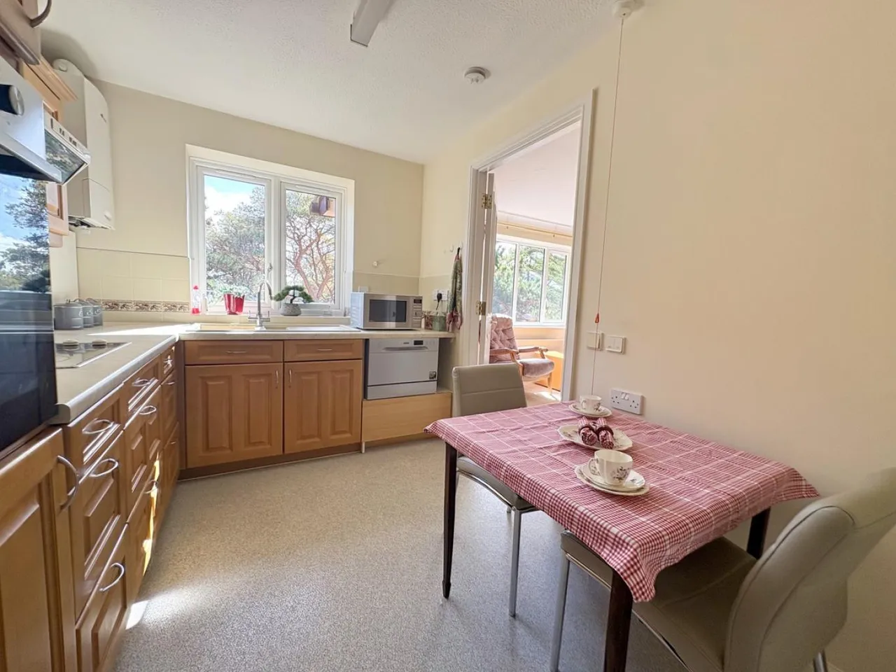 Melton Court, BH13, photo 7