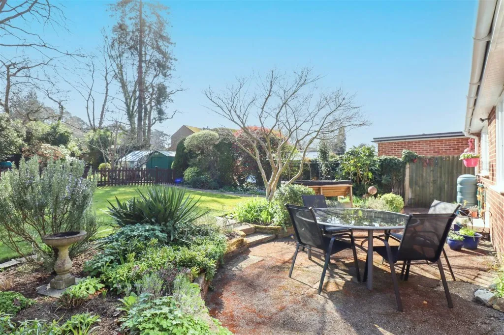 Frere Avenue, Fleet, photo 19