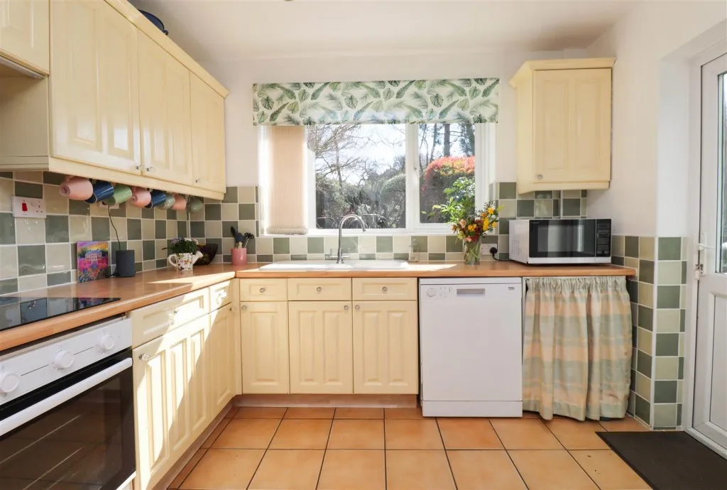Frere Avenue, Fleet, photo 8