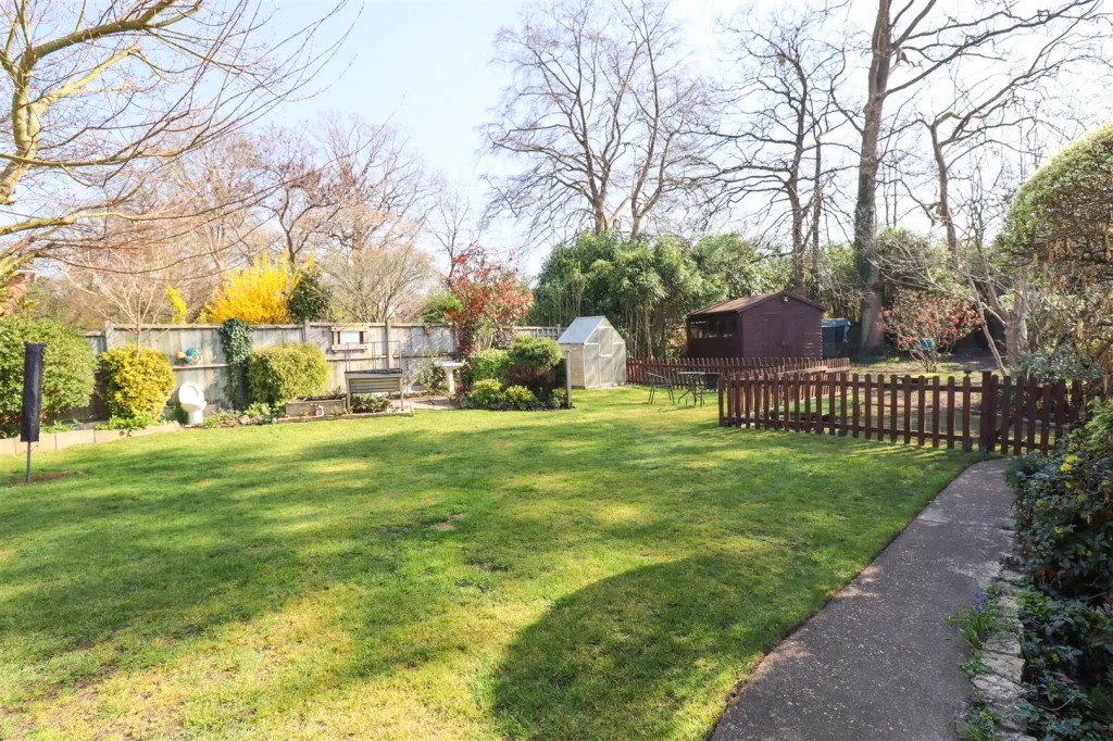 Frere Avenue, Fleet, photo 17