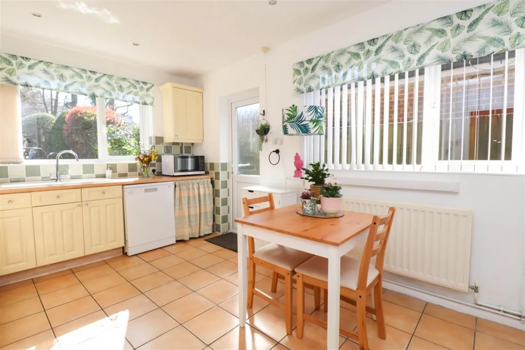 Frere Avenue, Fleet, photo 7