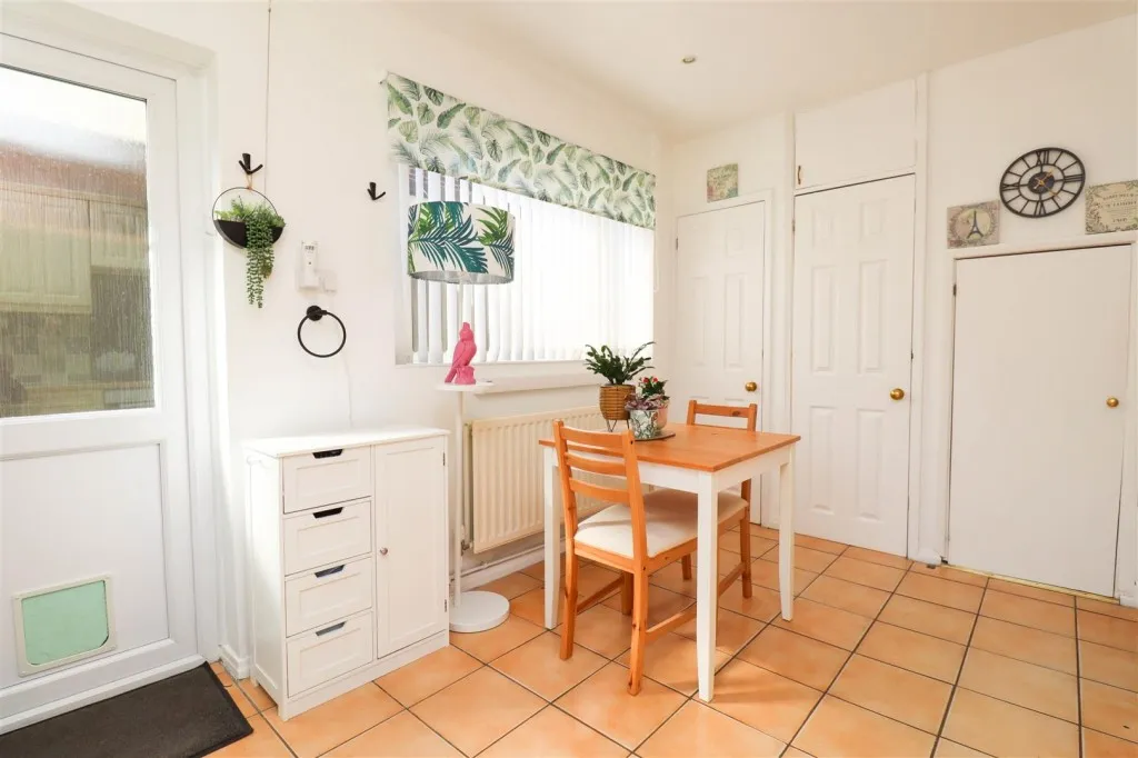 Frere Avenue, Fleet, photo 9