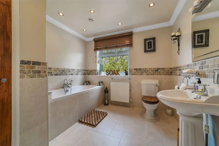 House Under Offer with 4 bedrooms in Sawbridgeworth, CM21, photo 9