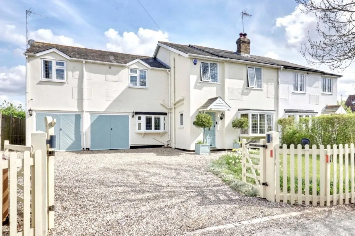 4 bed house for sale, House Under Offer with 4 bedrooms in Sawbridgeworth, CM21