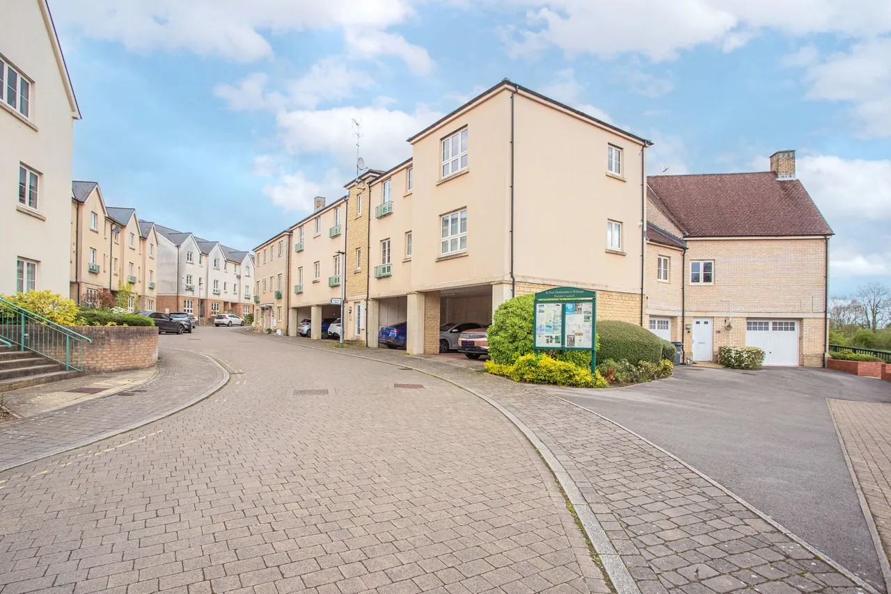 2 bed flat for sale, Sir Bernard Lovell Road, Malmesbury