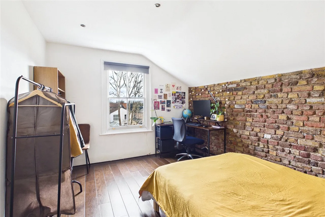 2 bed flat for sale — Babington Road, London, SW16
