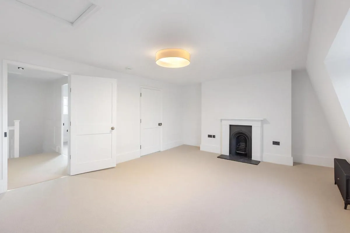 Chiswick Lane South, London, W4, photo 16