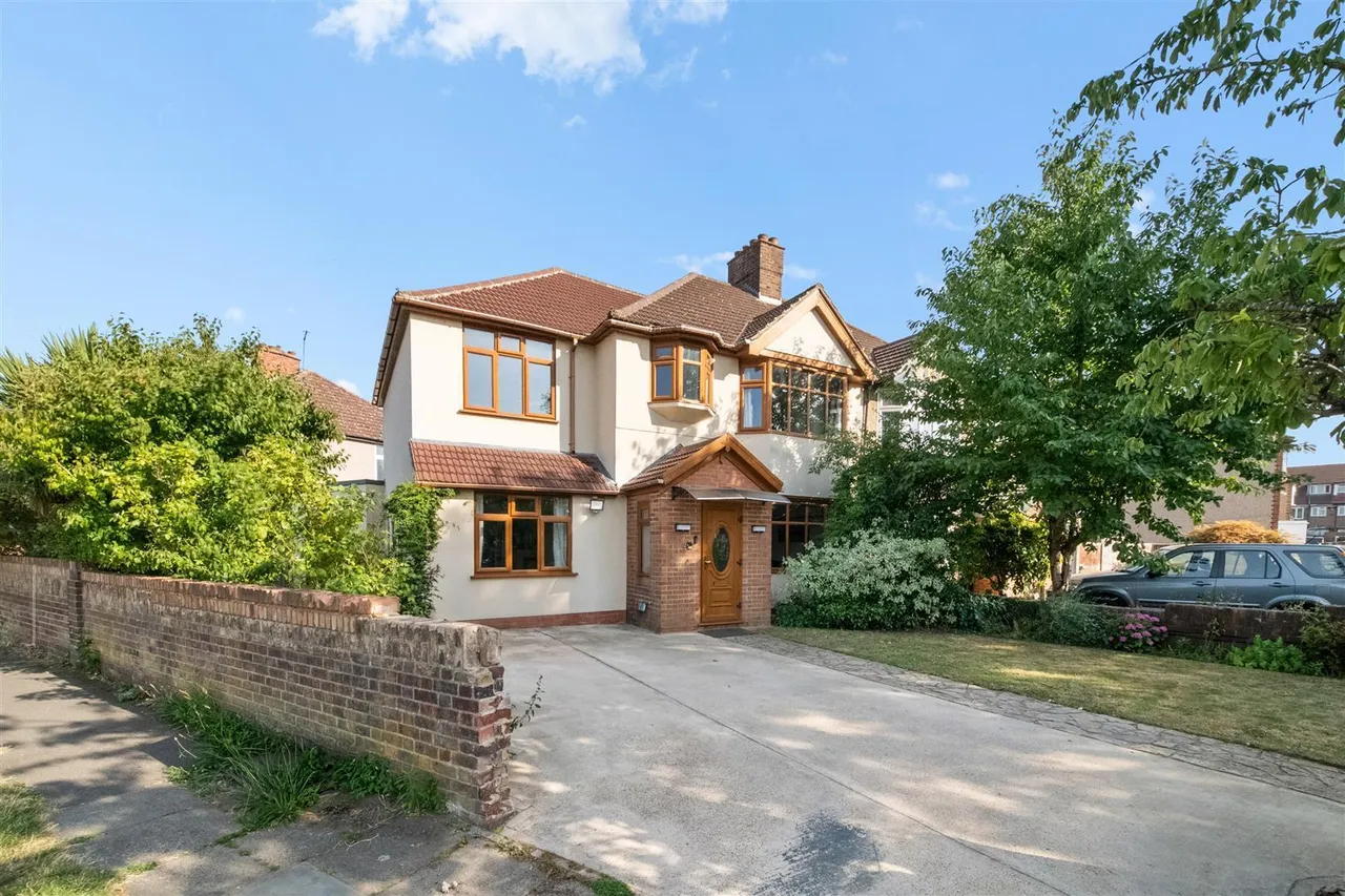 Shelley Crescent, Heston, photo 2