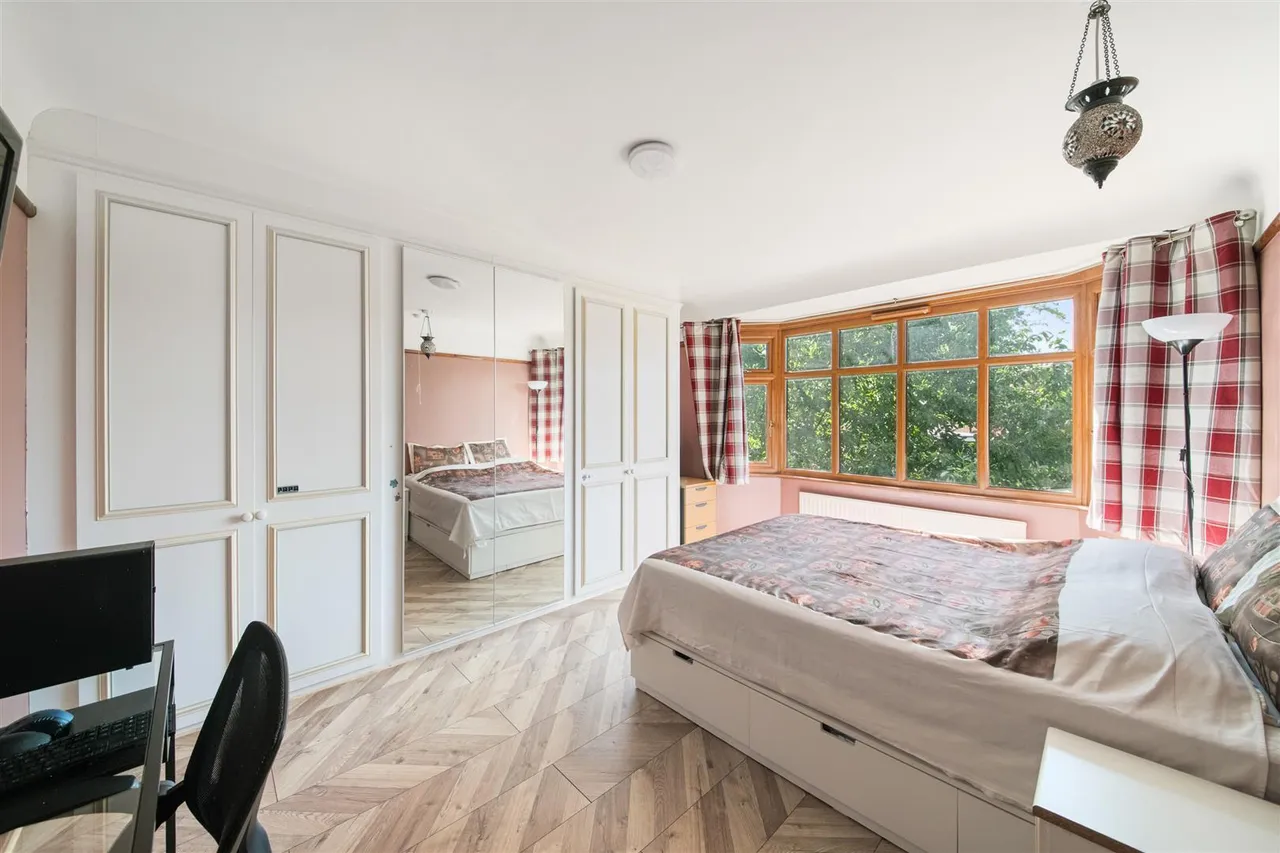 Shelley Crescent, Heston, photo 15