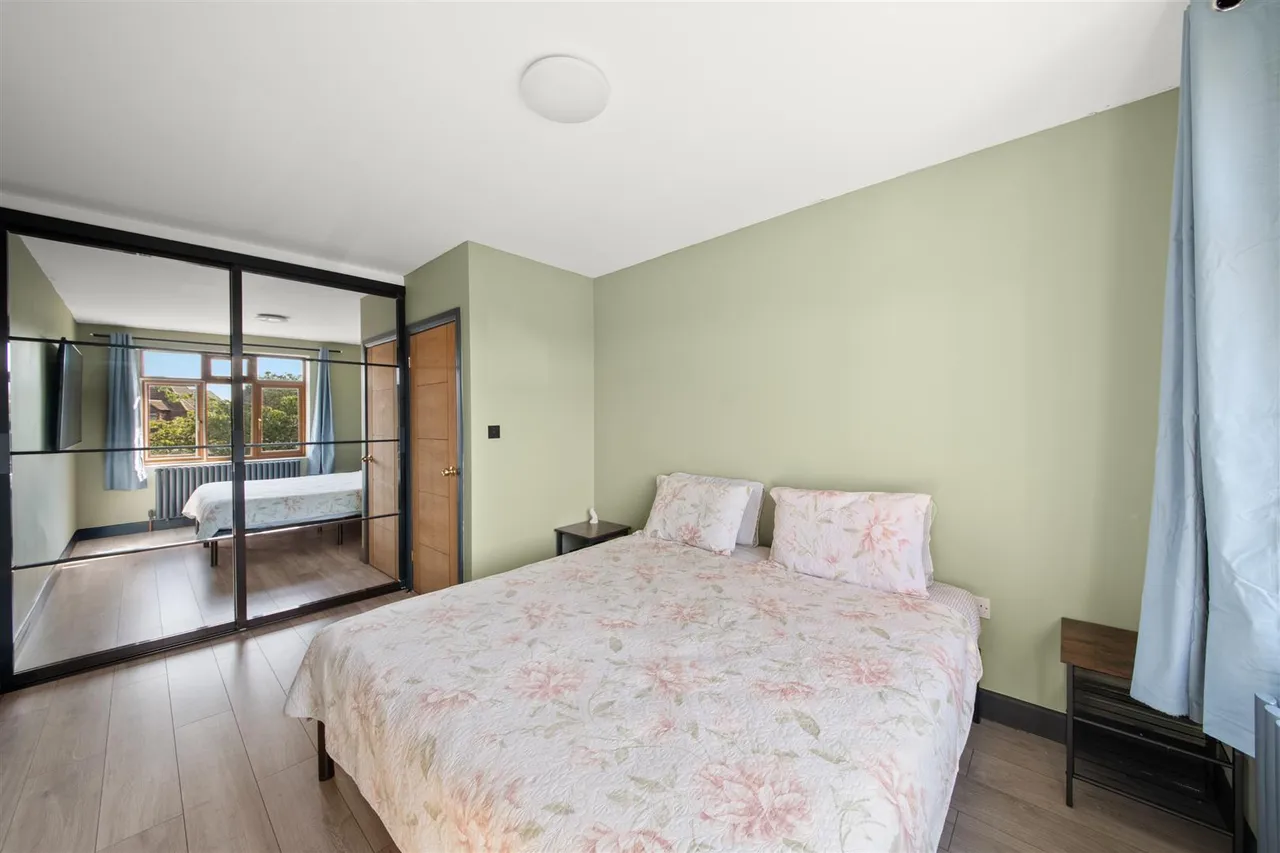Shelley Crescent, Heston, photo 16