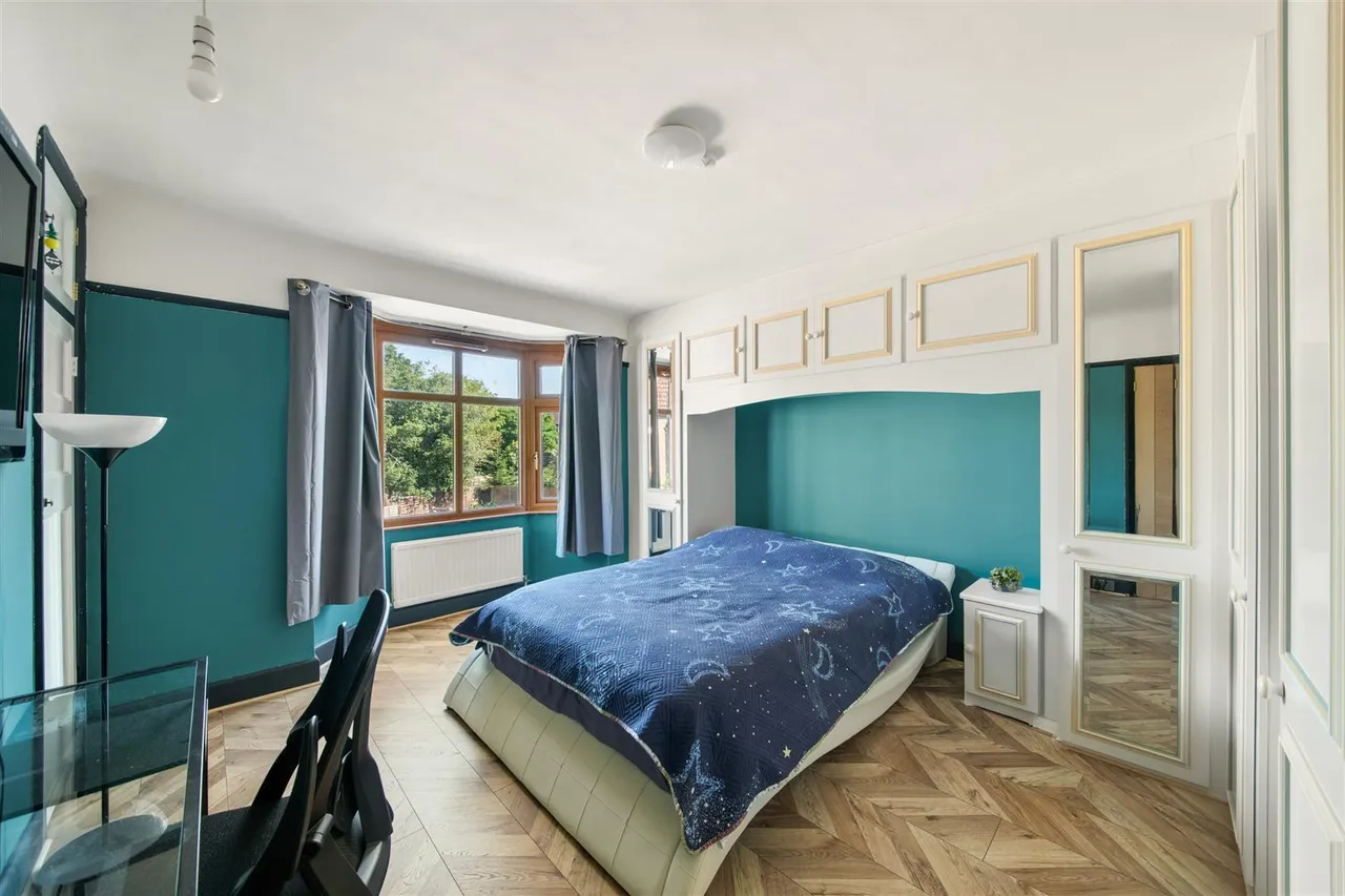 Shelley Crescent, Heston, photo 19
