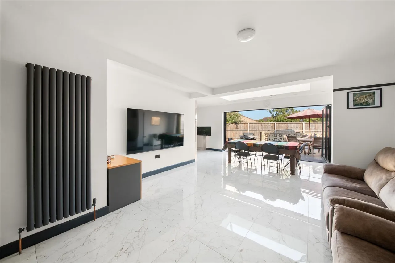 Shelley Crescent, Heston, photo 3