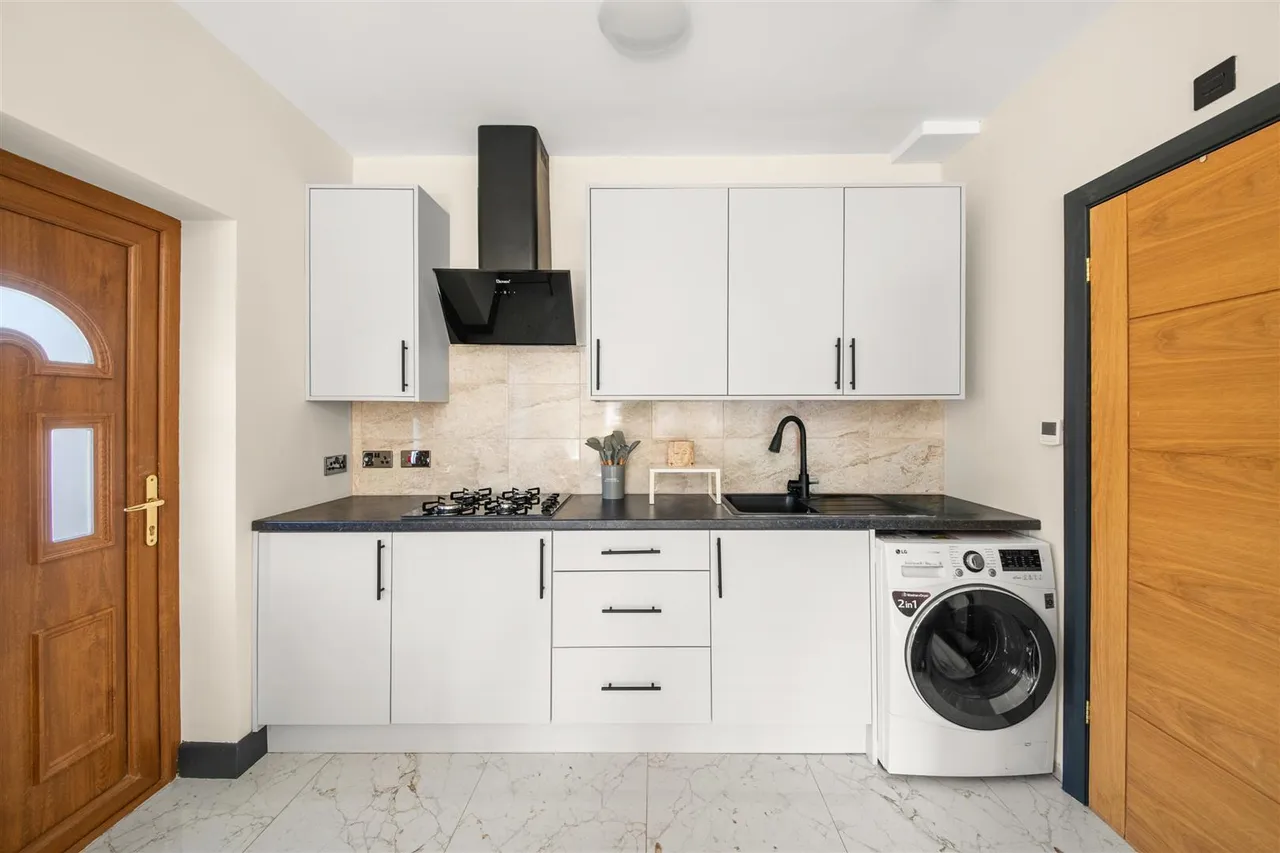 Shelley Crescent, Heston, photo 12