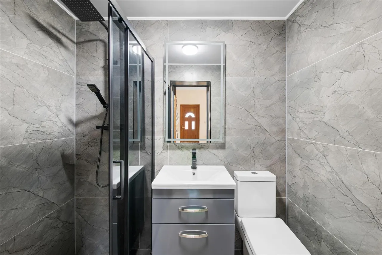 Shelley Crescent, Heston, photo 13
