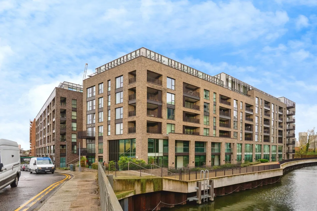 Highland Street, London, E15, photo 2
