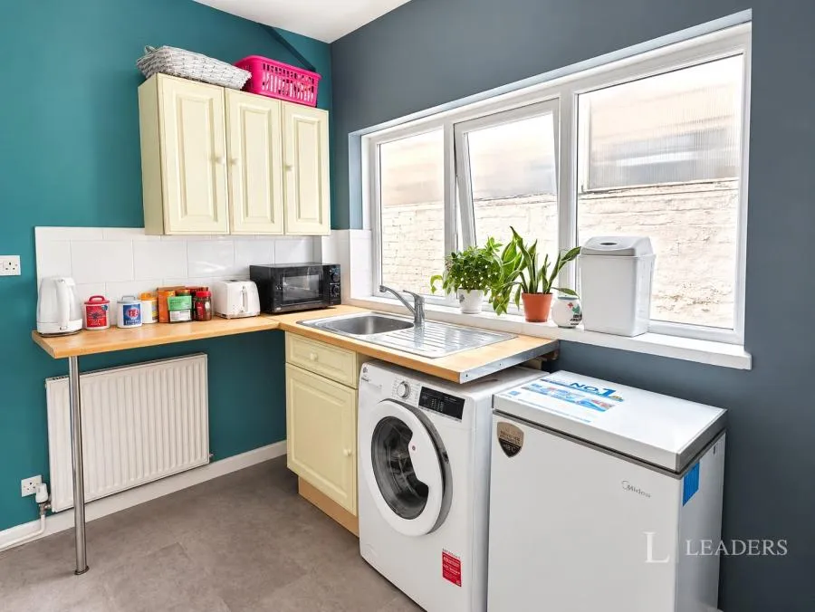 2 bed house to rent, Drayton Road, Portsmouth, PO2