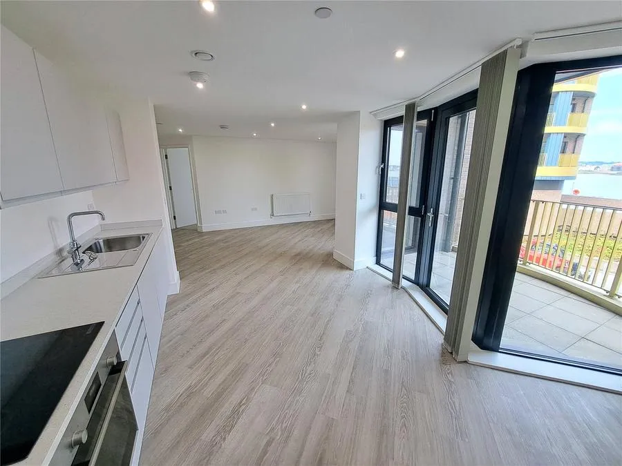 2 bed flat to rent, Medway Street, Chatham, ME4