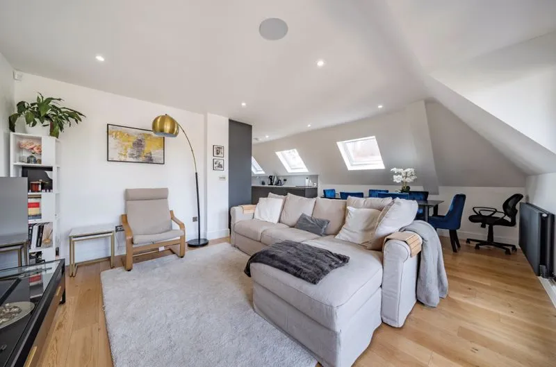 3 bed flat for sale — 158 Foxley Lane, Purley CR8 3BW