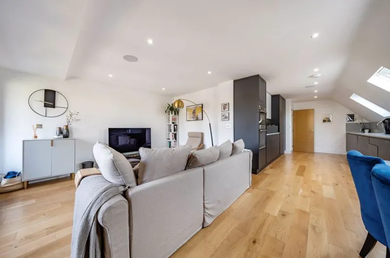 158 Foxley Lane, Purley CR8 3BW, photo 3