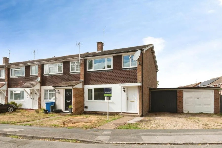 3 bed house to rent, Berrybank, College Town, GU47