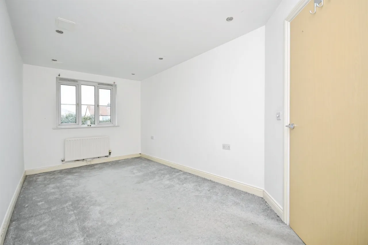 Gillian Crescent, Romford, RM2, photo 6