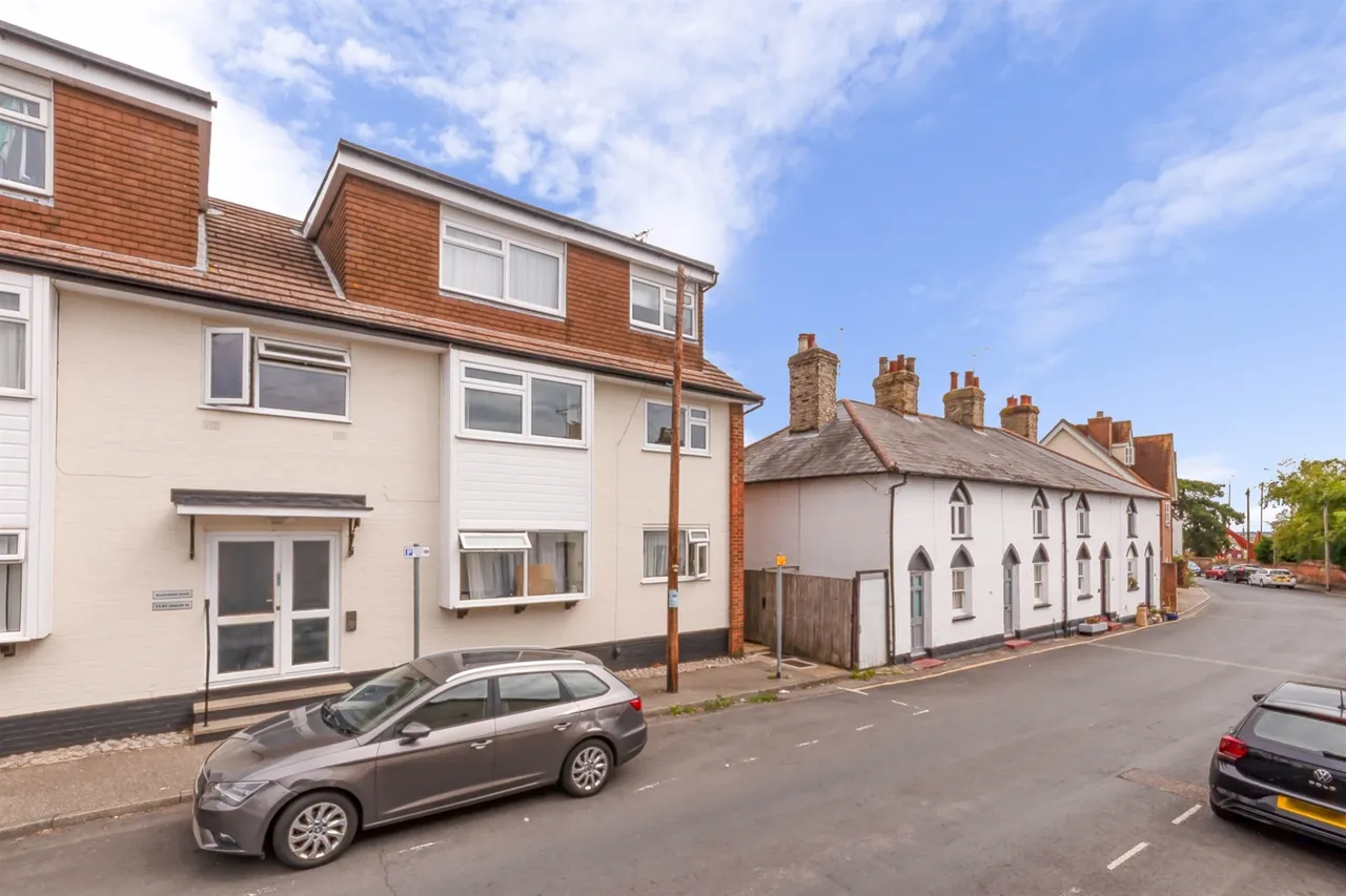 2 bed flat for sale — Church Street, Maldon