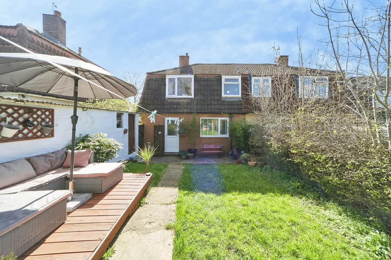3 bed house for sale — Queensway, Yeadon, LEEDS