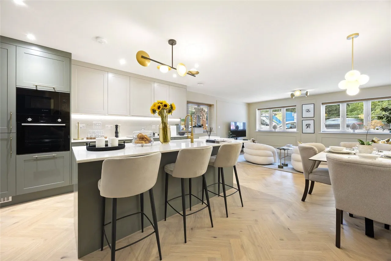 2 bed flat for sale, Brooklands Road, Weybridge, KT13