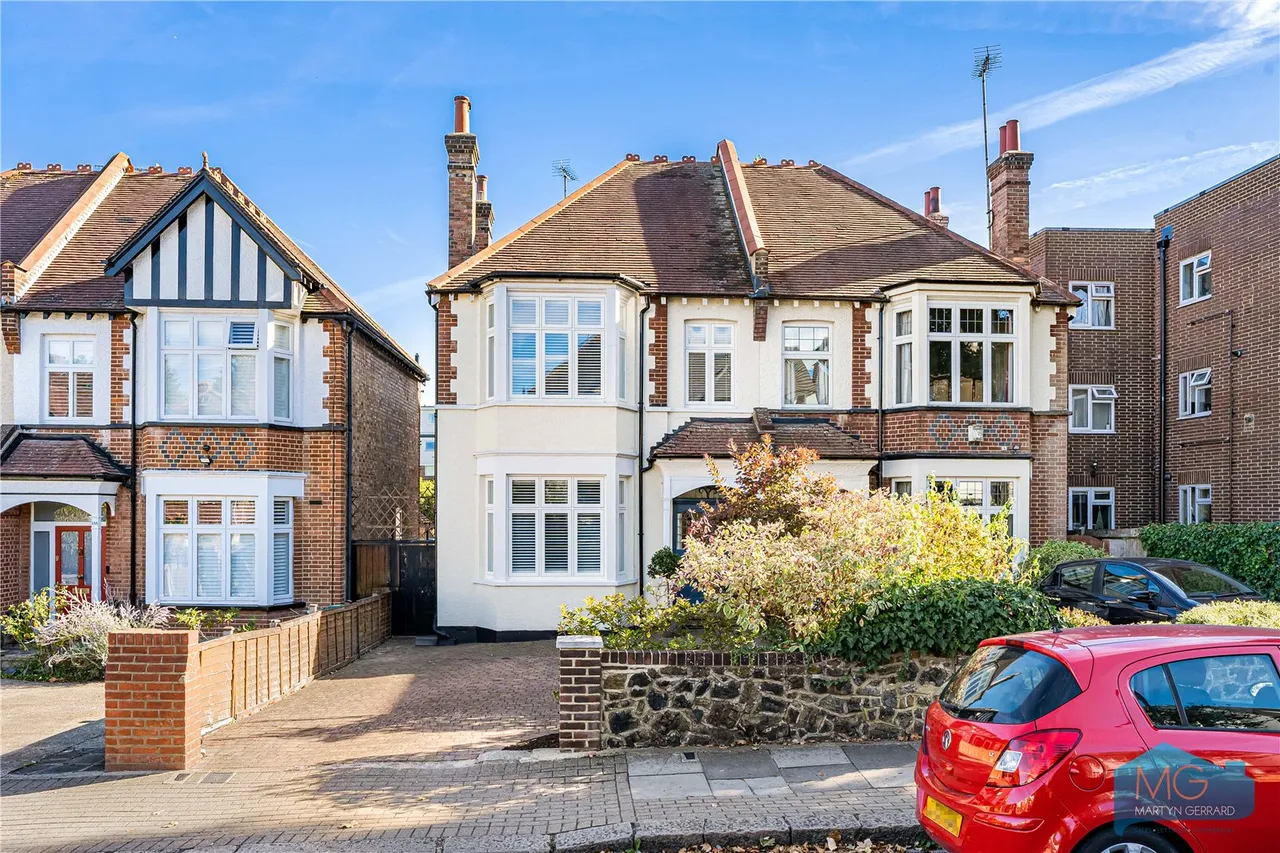 4 bed house for sale, Leicester Road, Barnet, EN5