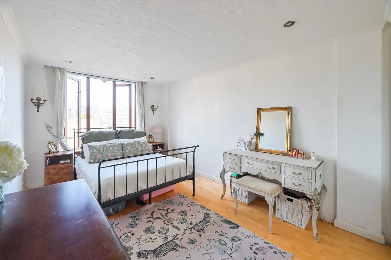 London, E1W, photo 26