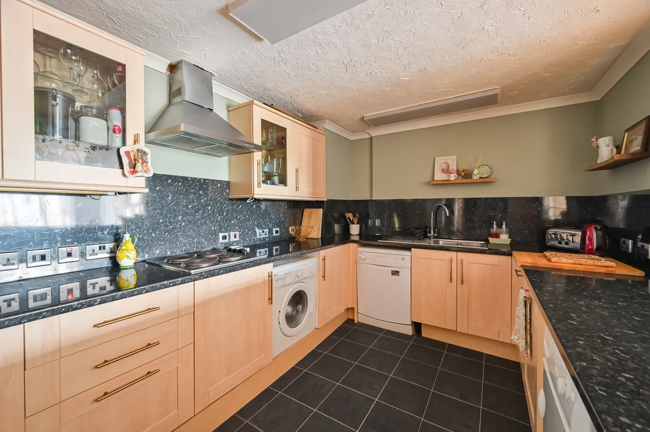 London, E1W, photo 15