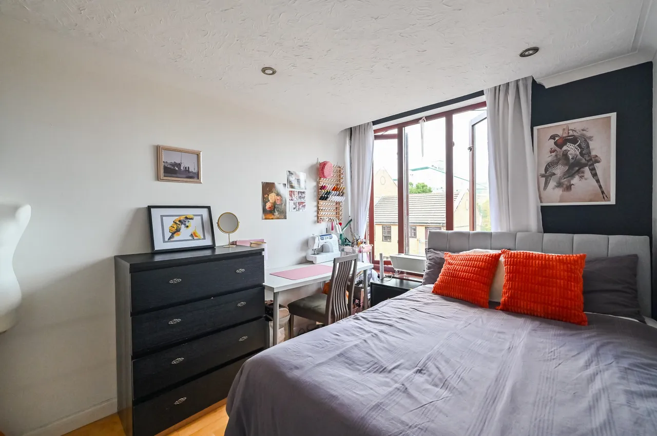 London, E1W, photo 14