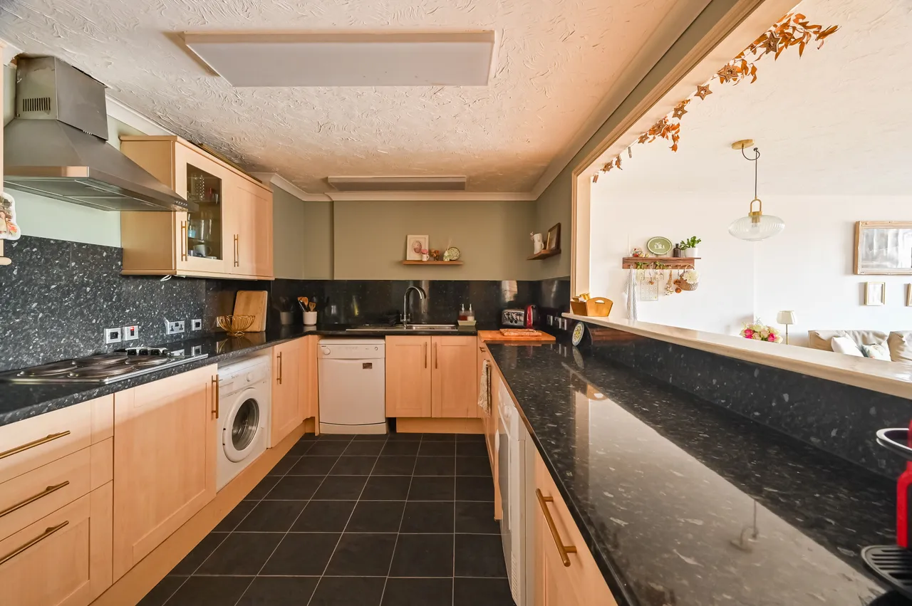 London, E1W, photo 12