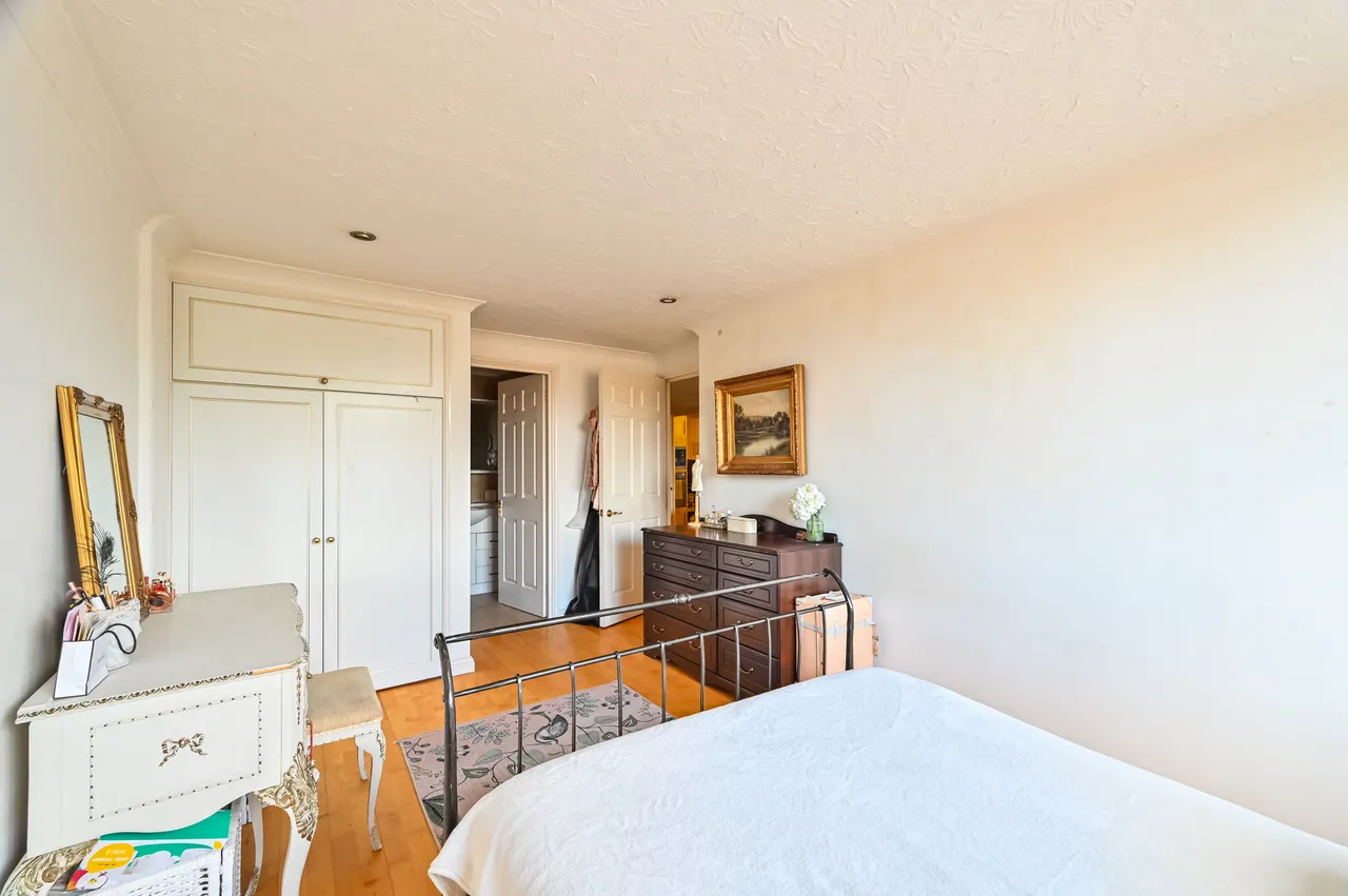 London, E1W, photo 25