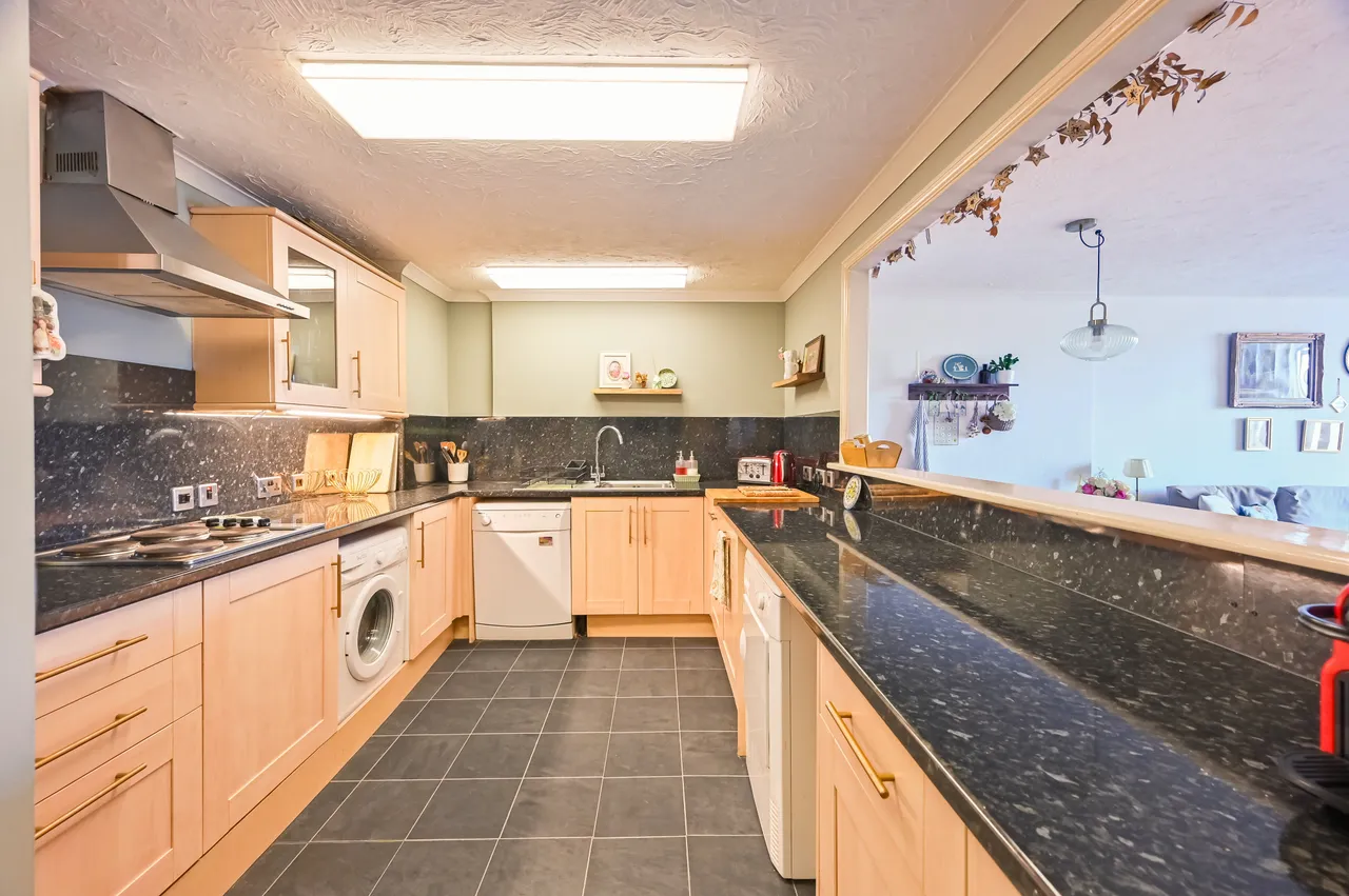 London, E1W, photo 18