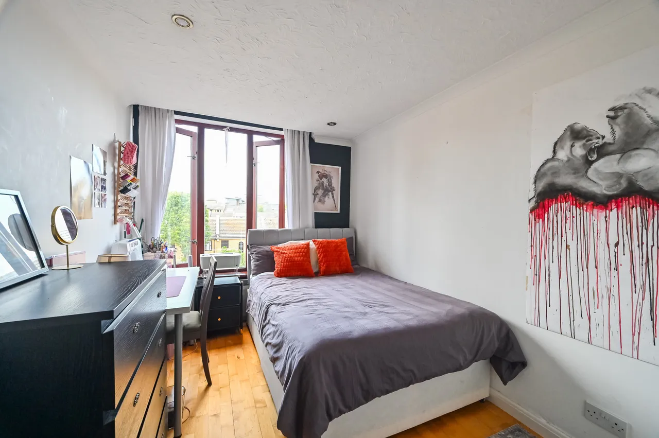 London, E1W, photo 17