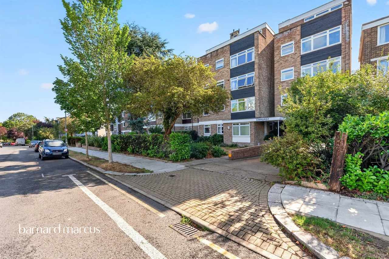 2 bed flat for sale — Kersfield Road, London