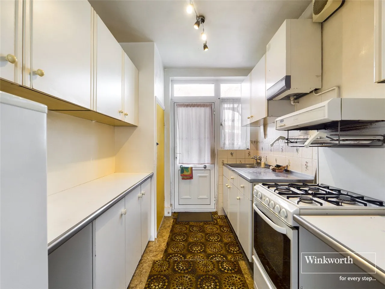 Gainsborough Gardens, Edgware, HA8, photo 3