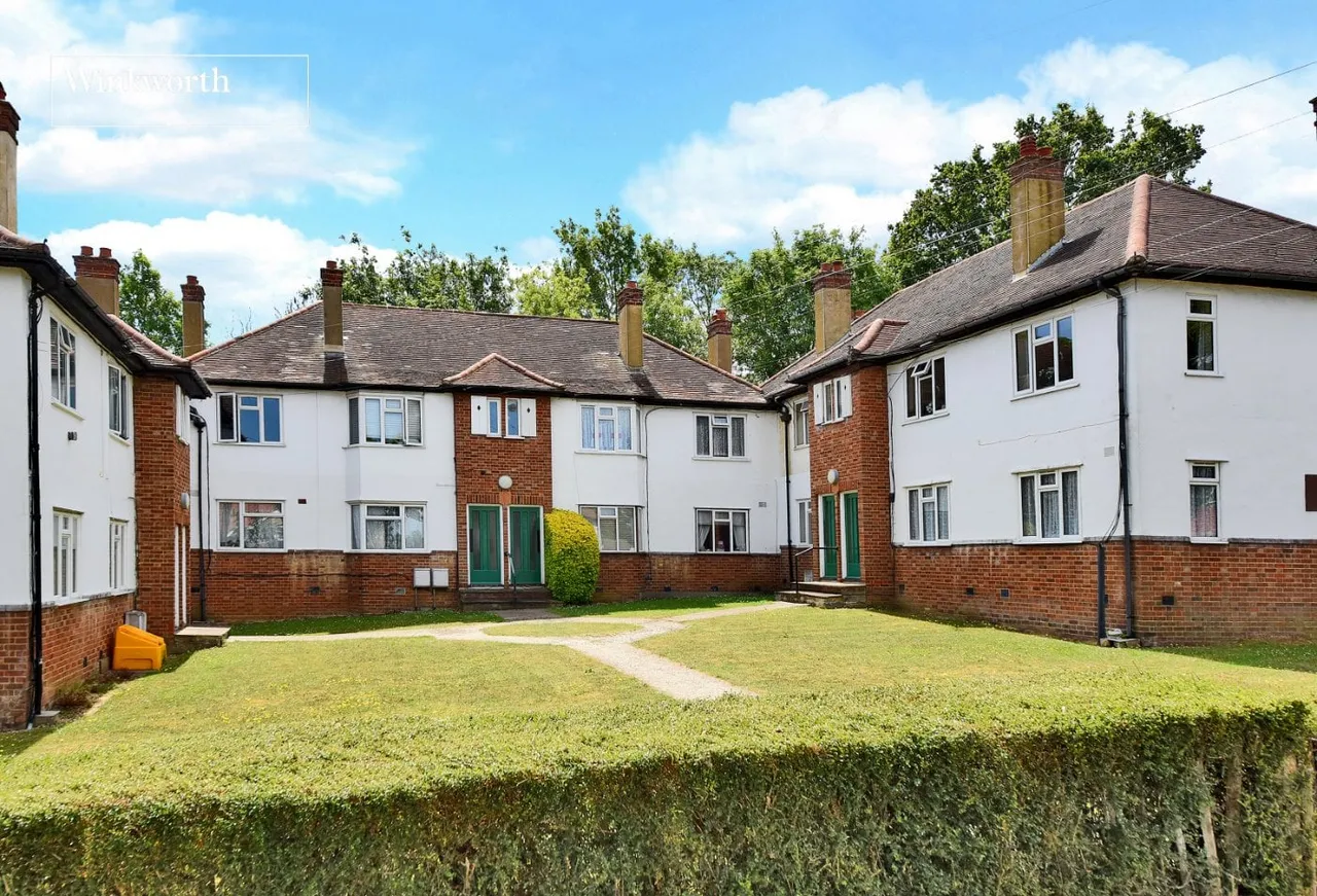 The Maisonettes, Alberta Avenue, Cheam, Sutton, SM1, photo 12