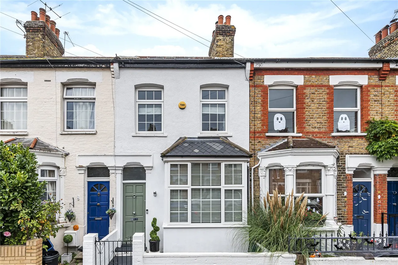 3 bed house for sale — Linden Road, Hampton, TW12 2JB