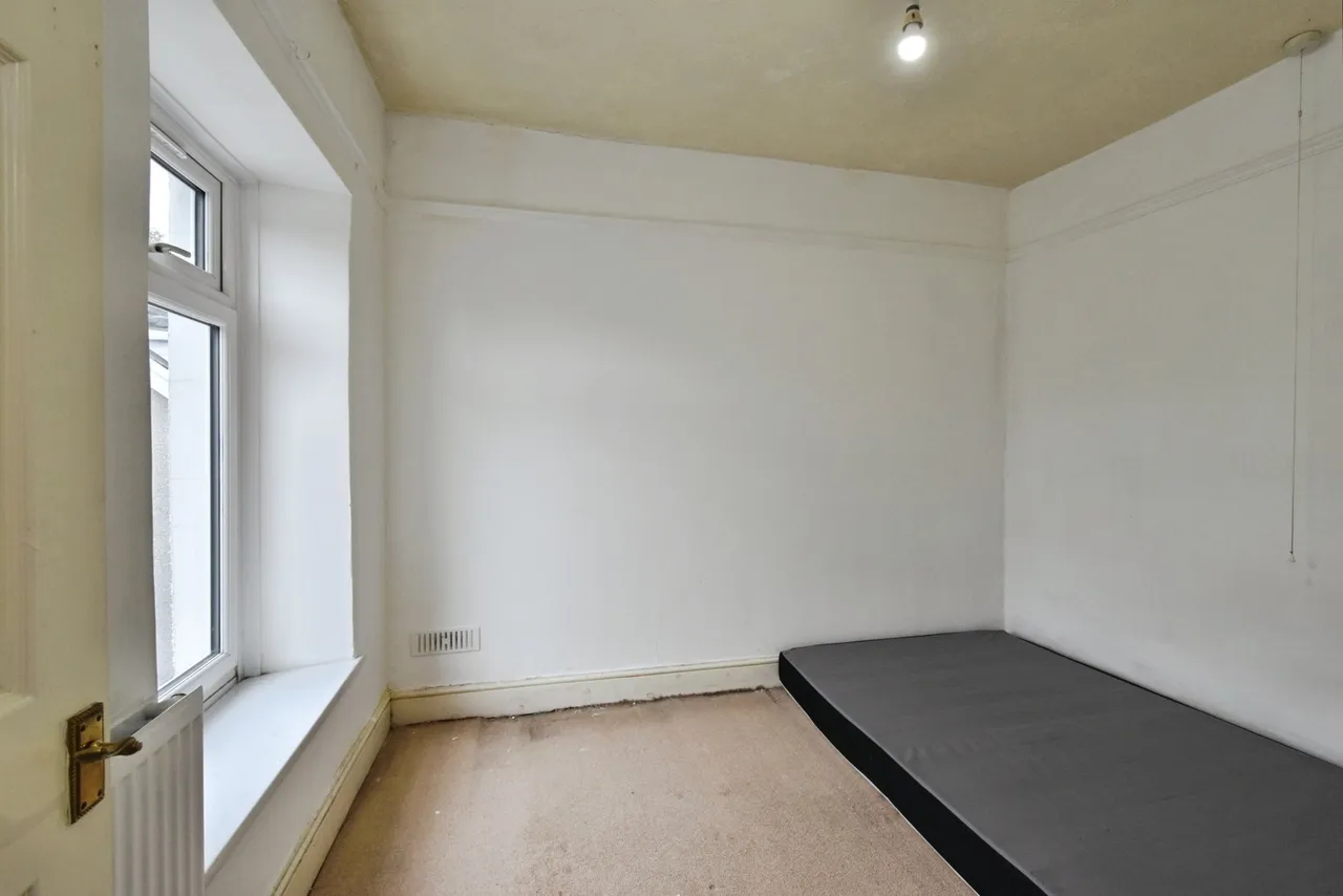 Hendre Road, Tycroes, SA18, photo 11