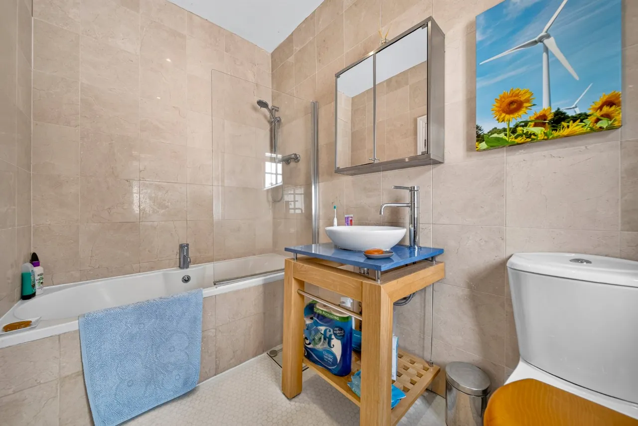Kings Road, Ilkley, LS29, photo 8