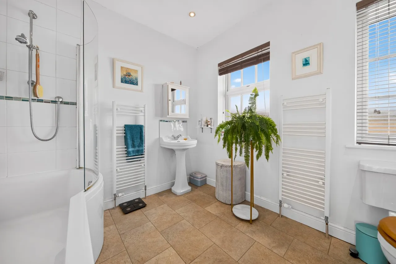 Kings Road, Ilkley, LS29, photo 12