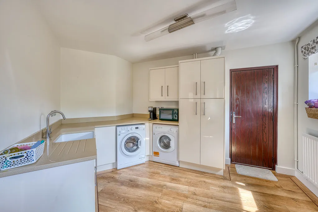 Kenderdine Close, Bednall, ST17, photo 6