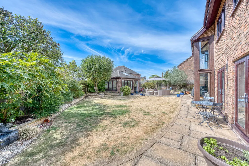 Kenderdine Close, Bednall, ST17, photo 48