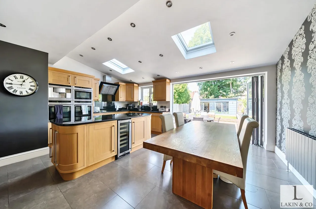 Swakeleys Road, Ickenham, UB10 8BA, photo 3