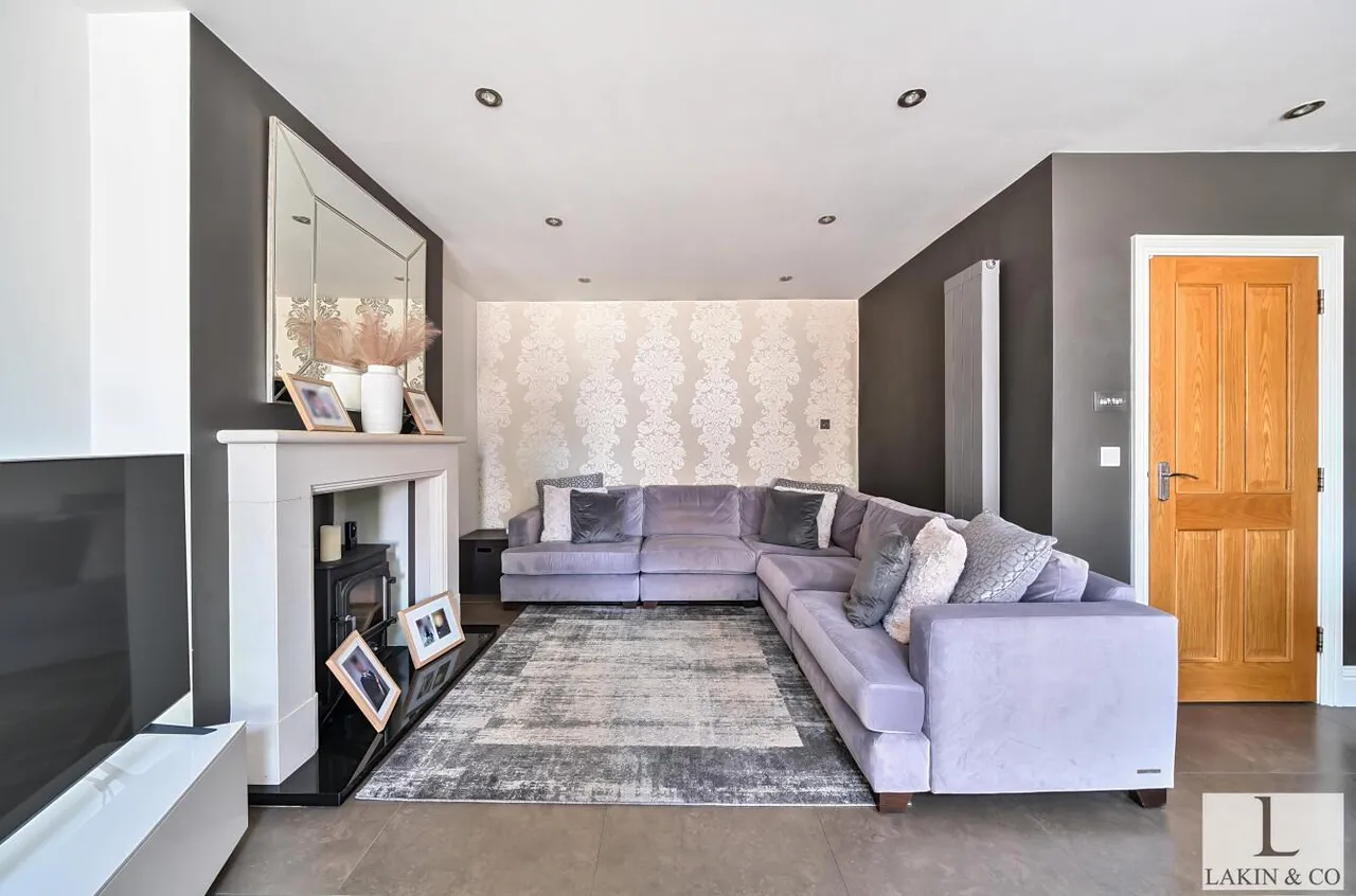 Swakeleys Road, Ickenham, UB10 8BA, photo 6