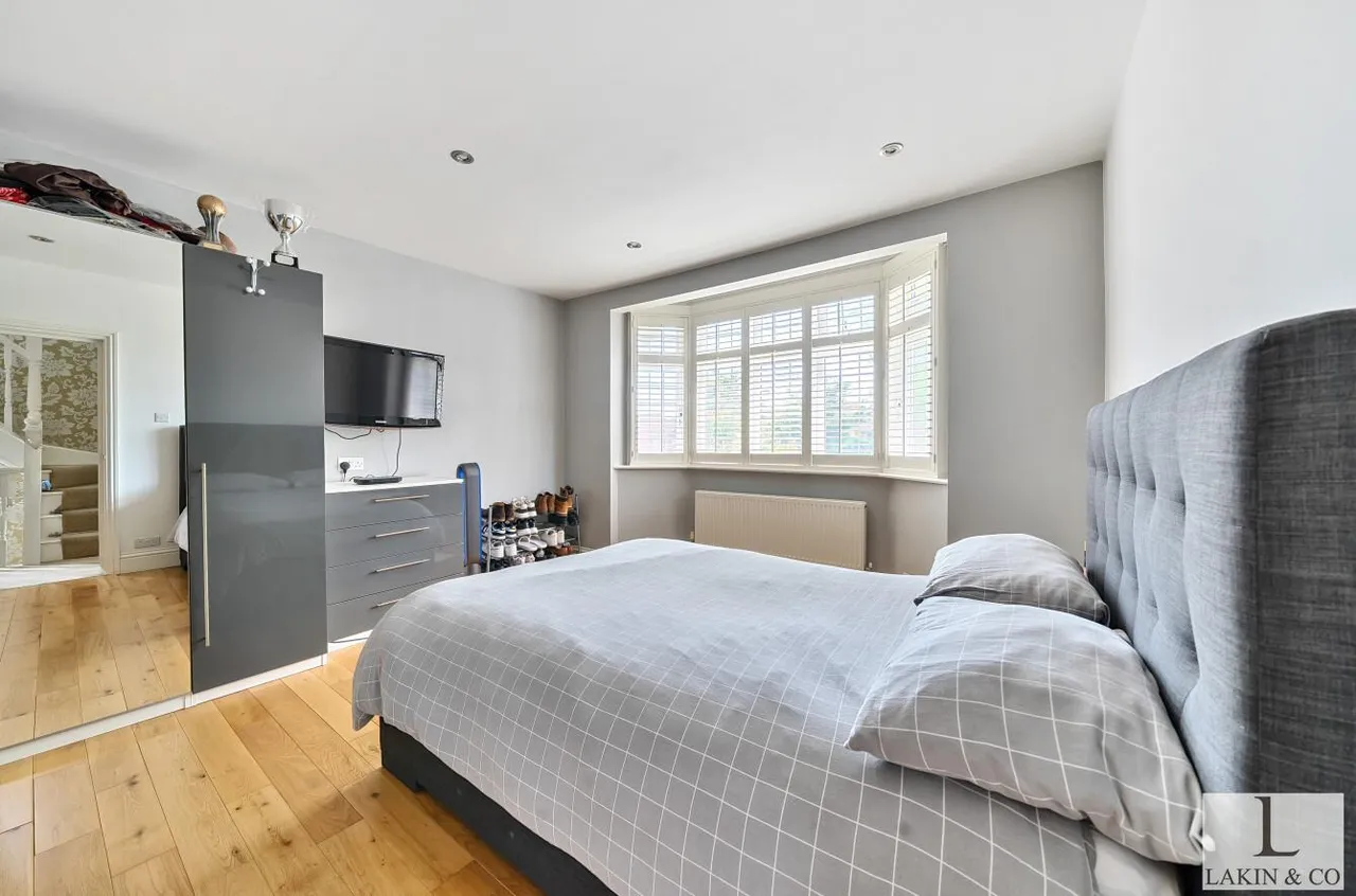 Swakeleys Road, Ickenham, UB10 8BA, photo 9